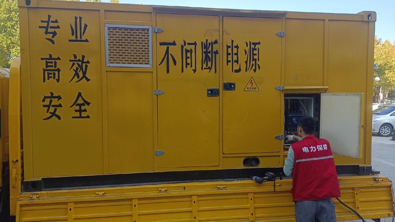 二连浩特柴油发电机组和UPS电源配合使用时，如何避免切换过程中的电力中断？