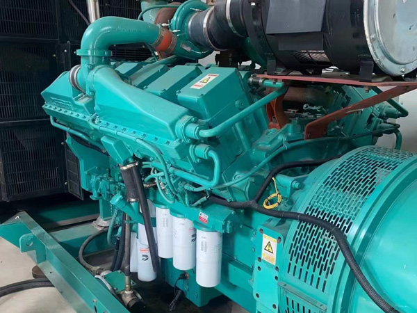 二连浩特更换100kW柴油发电机组机油时，需要注意哪些事项？